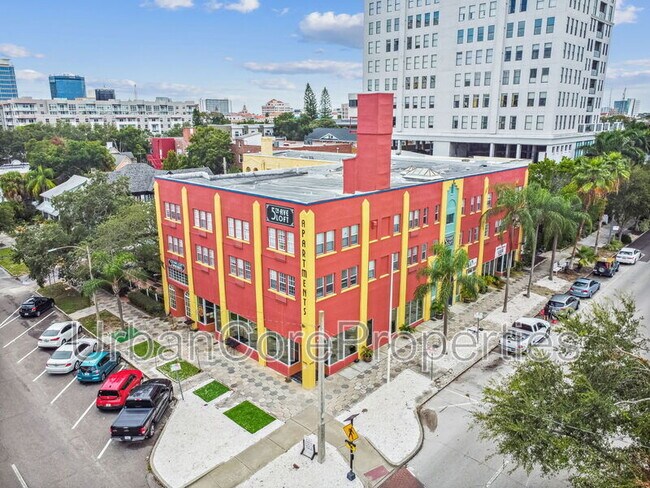 Building Photo - 216 5th Ave N