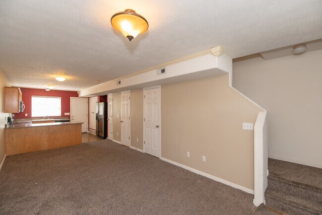 Building Photo - 475 N Redwood Rd