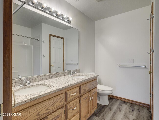 Building Photo - 3122 S Tyler Ave