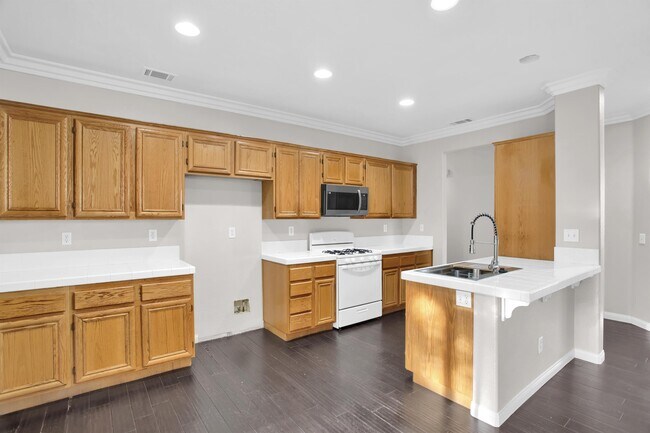 Building Photo - 409 Sutro Ct