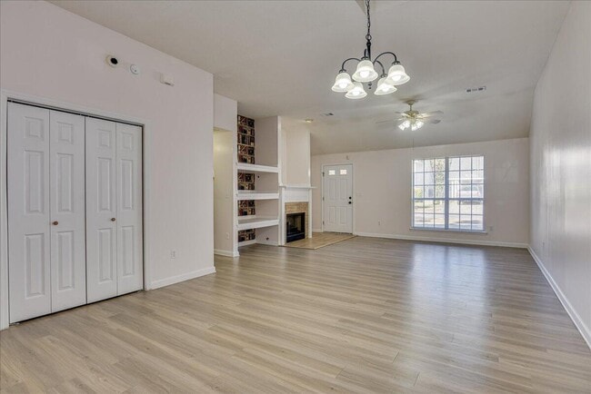 Building Photo - 146 Spring Oak Ln