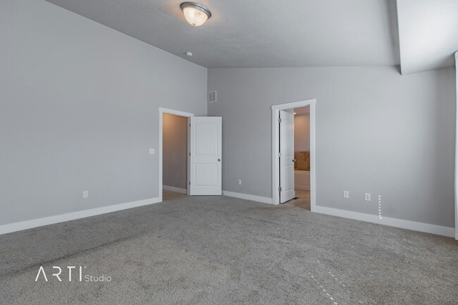 Building Photo - 1317 SilverCrest Dr