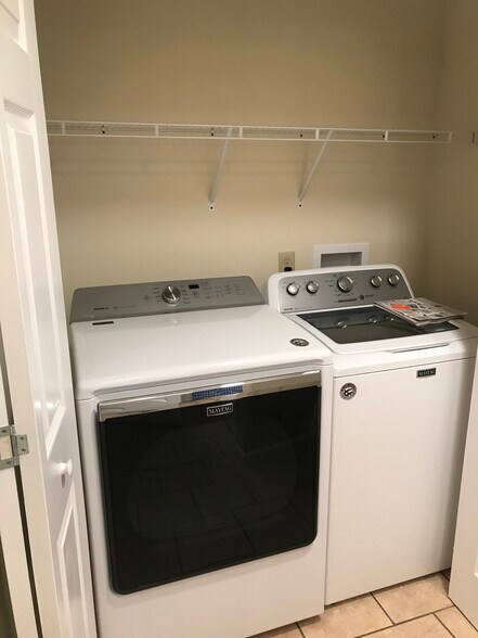 Building Photo - 201 W Locust St