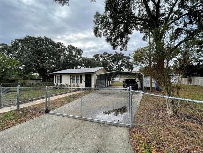Building Photo - Adorable 2 bed/ 1 bath home in Seffner!!