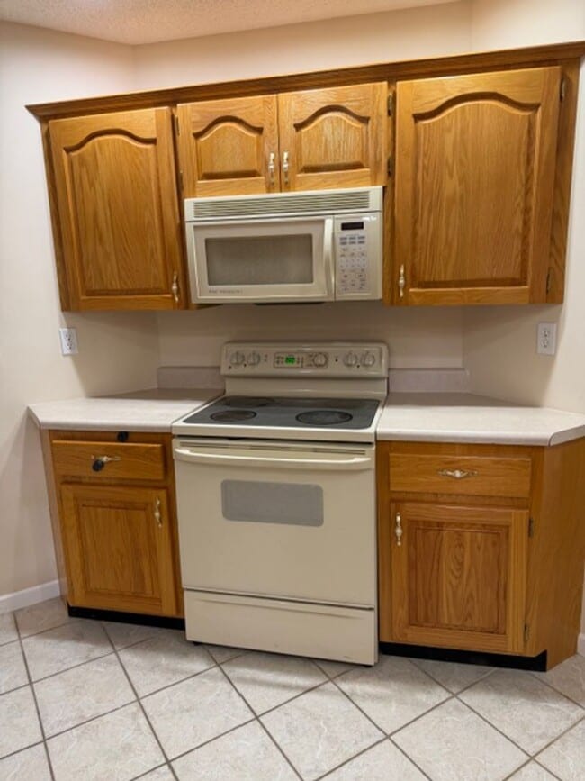 Building Photo - Sevierville 37876 - 3 bedroom 2 bath - call Linda Meese 865-591-6004