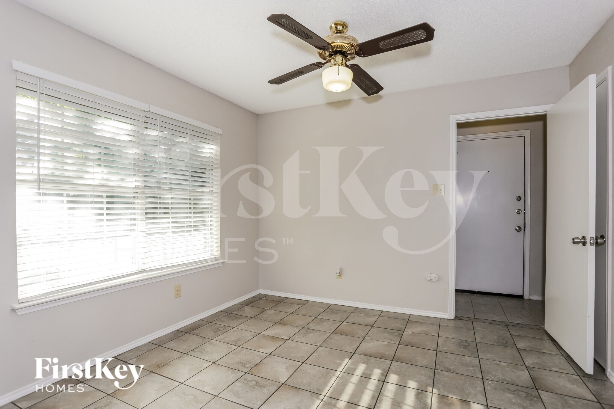 Building Photo - 714 Windridge Ln