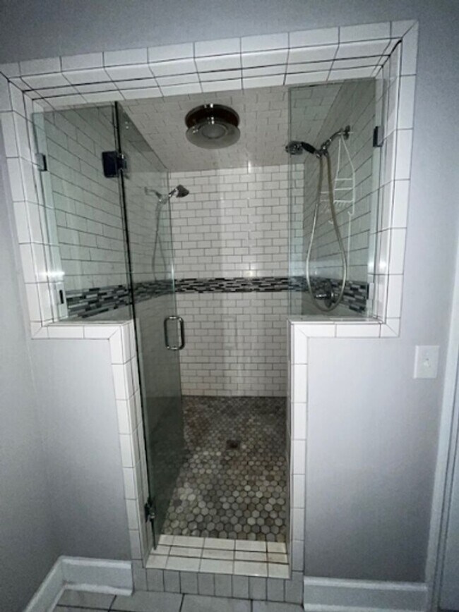 Building Photo - Luxury Ranch Living: Pool, Privacy & Premi...