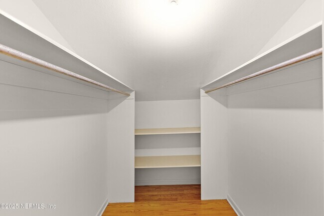 Building Photo - 1922 Holly Oaks Ravine Dr