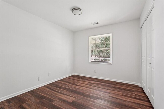 Building Photo - 119 Kelso Dr SW