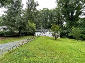 Building Photo - Nice home on quiet street