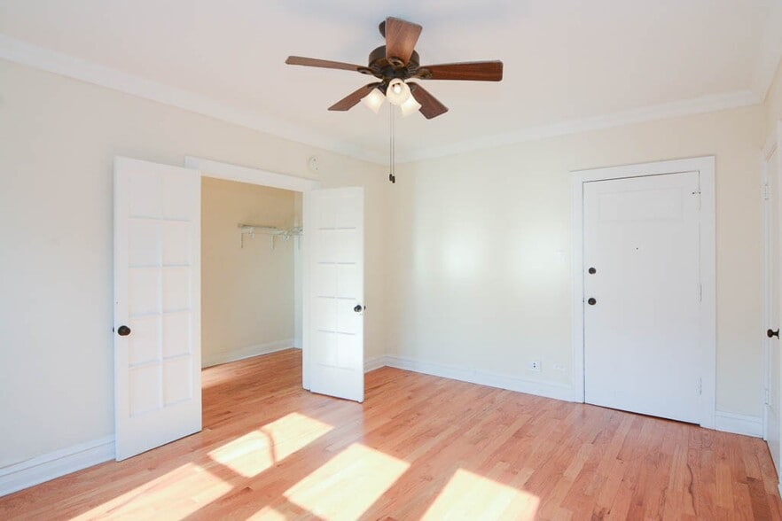 Building Photo - 4742 N Hermitage Ave