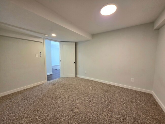 Building Photo - 307 W Corona Ave