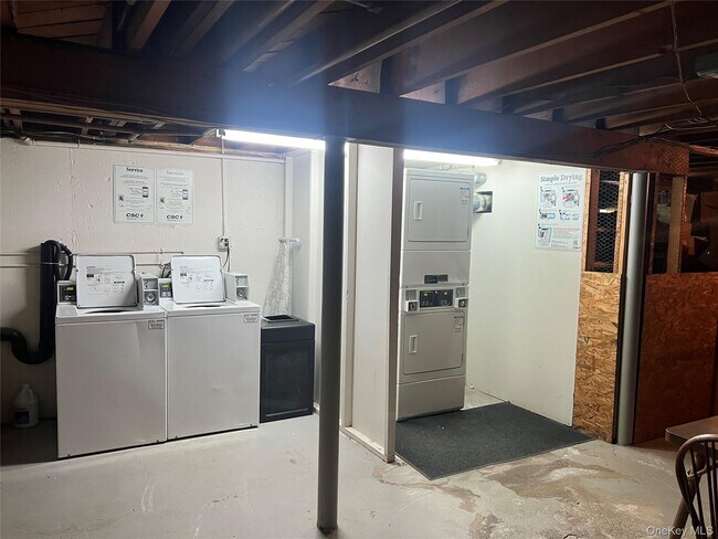 Building Photo - 239 N Middletown Rd