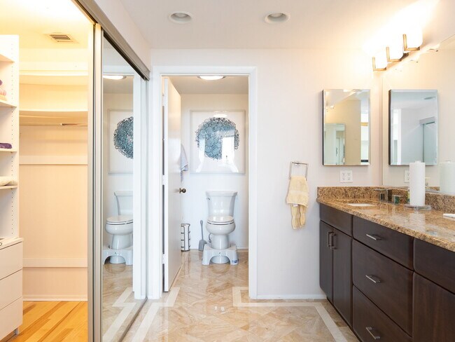 Building Photo - One of Longboat Key’s premier waterfront c...