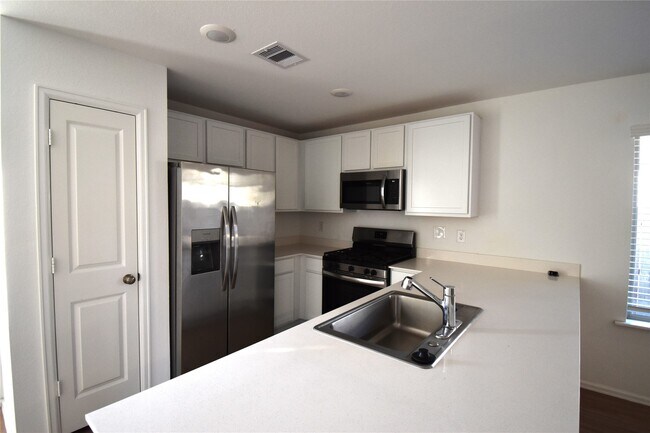 Building Photo - 3326 Spanish Oak Ln