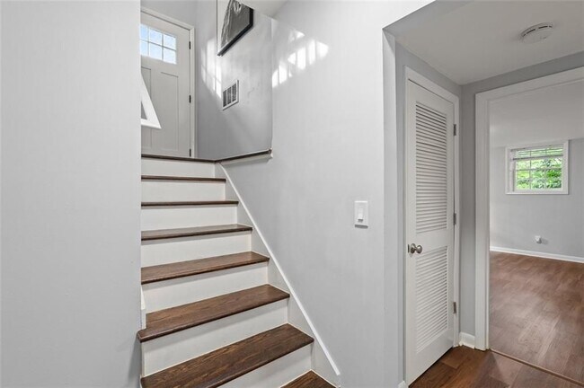 Building Photo - 3334 Romelie Dr
