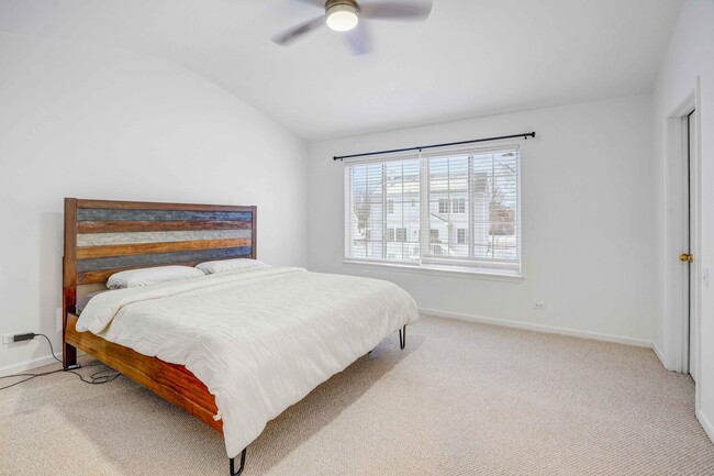 Building Photo - 549 Ivory Ln