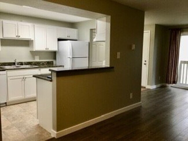 Building Photo - 9474 Woodinville Redmond Rd NE