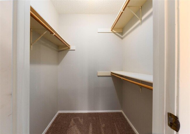 Building Photo - 6903 Deatonhill Dr
