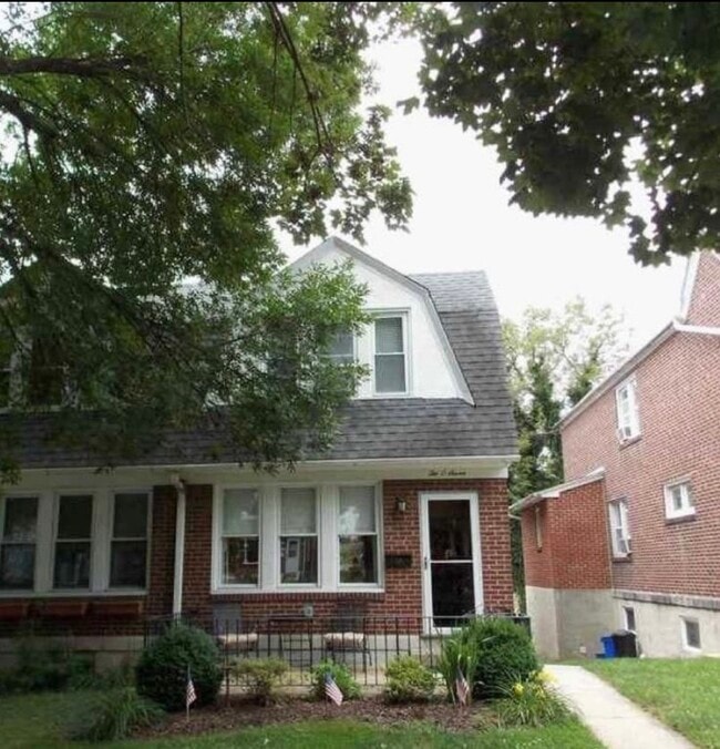 Primary Photo - 207 E 11th Ave