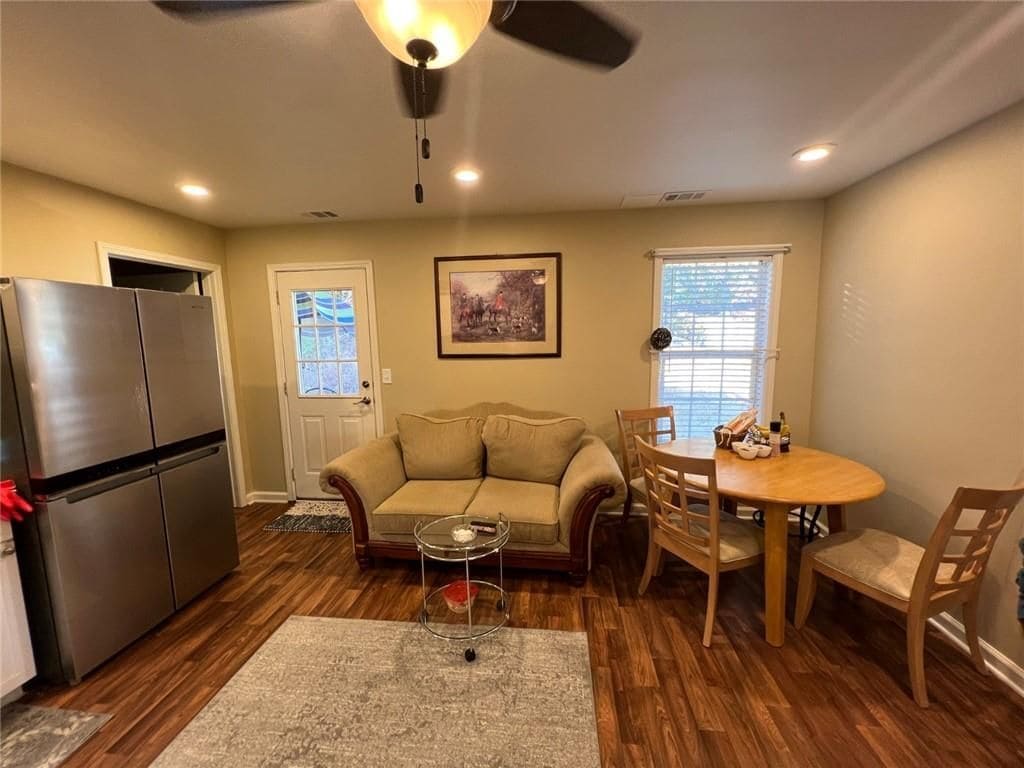 Building Photo - 3024 Lexington Ave