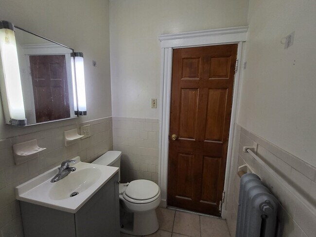 Building Photo - 19 Mora St