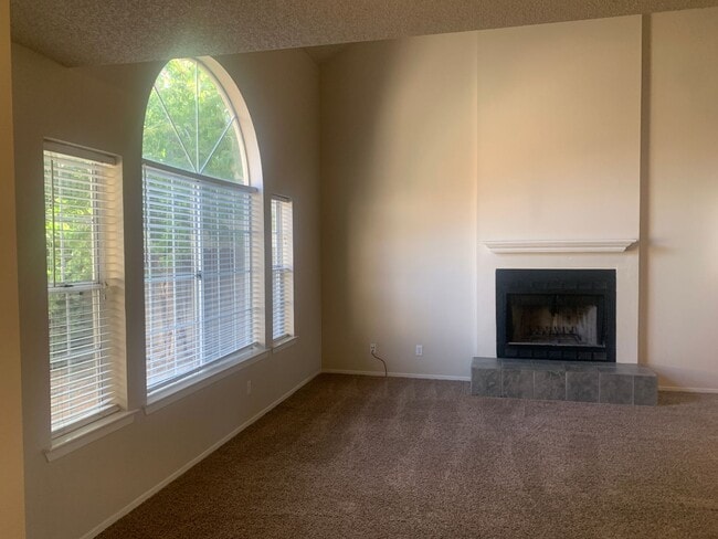 Building Photo - 1703 E Eclipse Ave