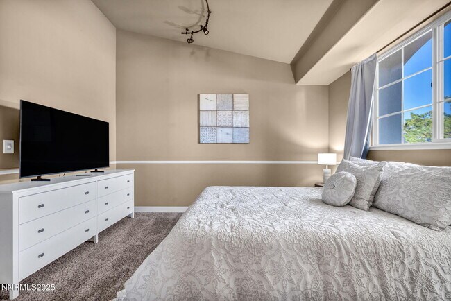 Building Photo - 1520 Taos Ln