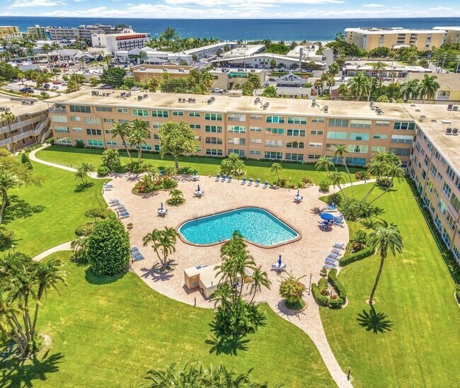 Building Photo - Fully Furnished 2 Bedroom 2 Bath St. Pete Beach Condo!