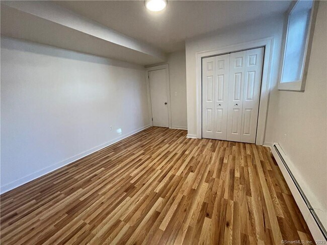 Building Photo - 496 Whitney Ave