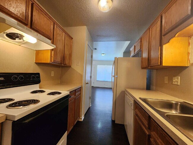 Building Photo - 3204 Toledo Dr