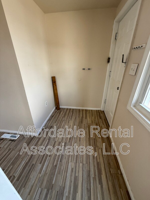 Building Photo - 1425 S 11th St