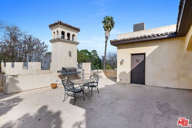 Building Photo - 12841 Landale St