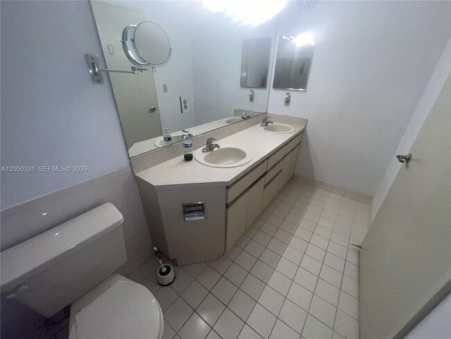 Building Photo - 8816 Collins Ave