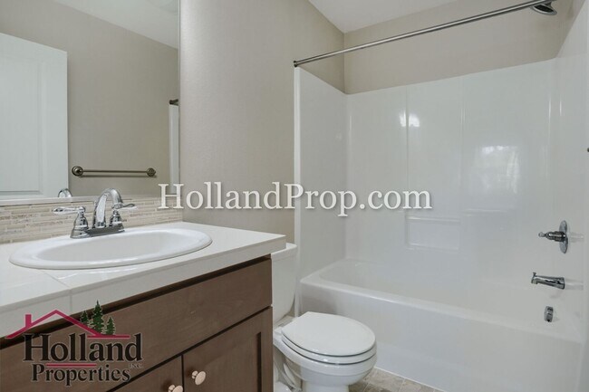 Building Photo - Modern Townhome with Dual Primary Suites & 2-Car Garage in Prime Beaverton Location