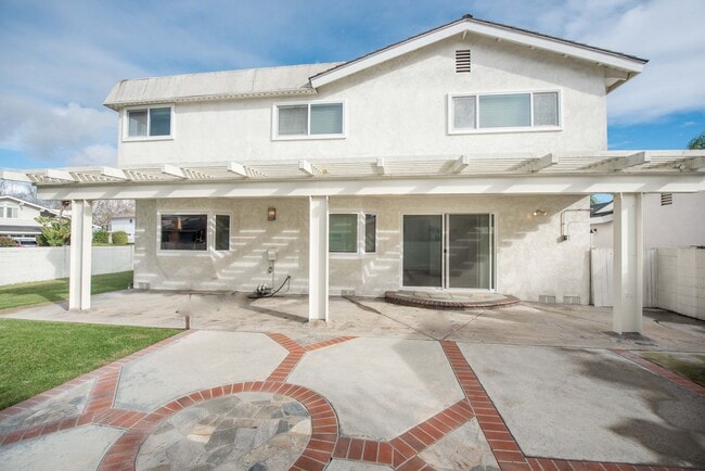 Building Photo - Now Available for Lease Beautiful 4 Bedroom Home with Basement