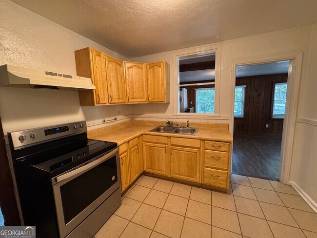 Building Photo - 1980 S Lumpkin St