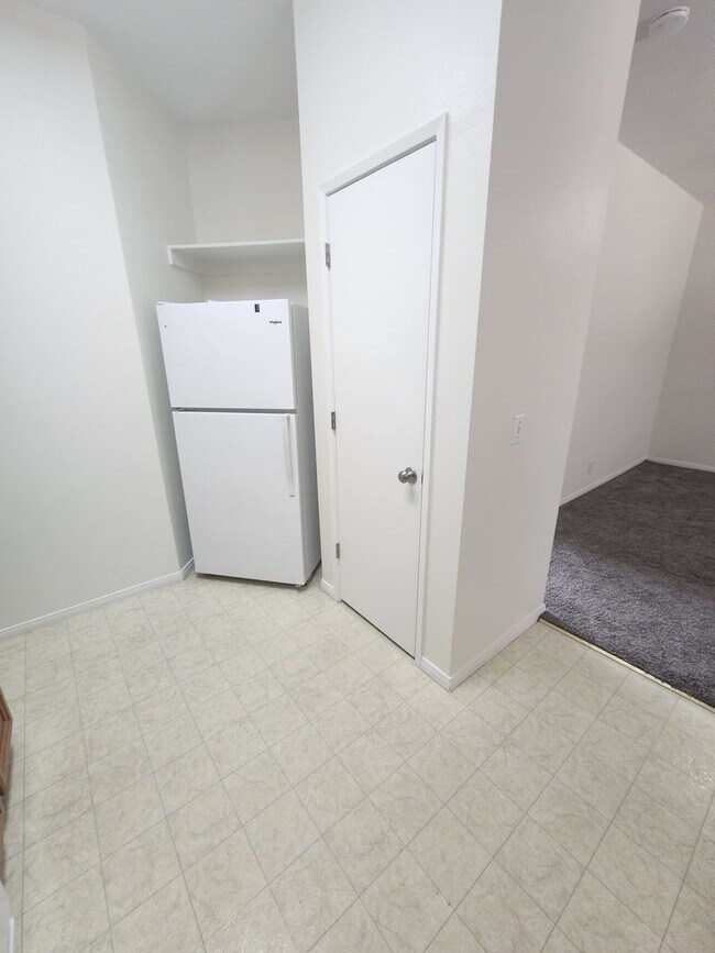 Building Photo - Comfortable 1 Bed, 1 Bath Grover Beach Apartment- Water and Trash Included
