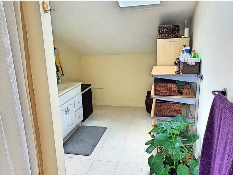 Building Photo - 10 High St