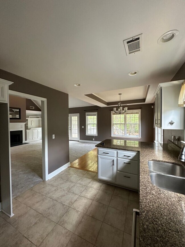 Building Photo - Move-In ready 3-bedroom 2-bathroom house on the Eastside