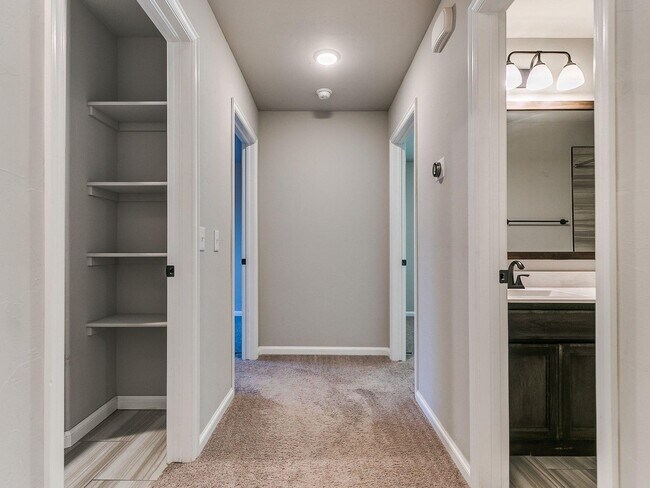 Building Photo - 3bed/2bath Home Available in the Heart of ...