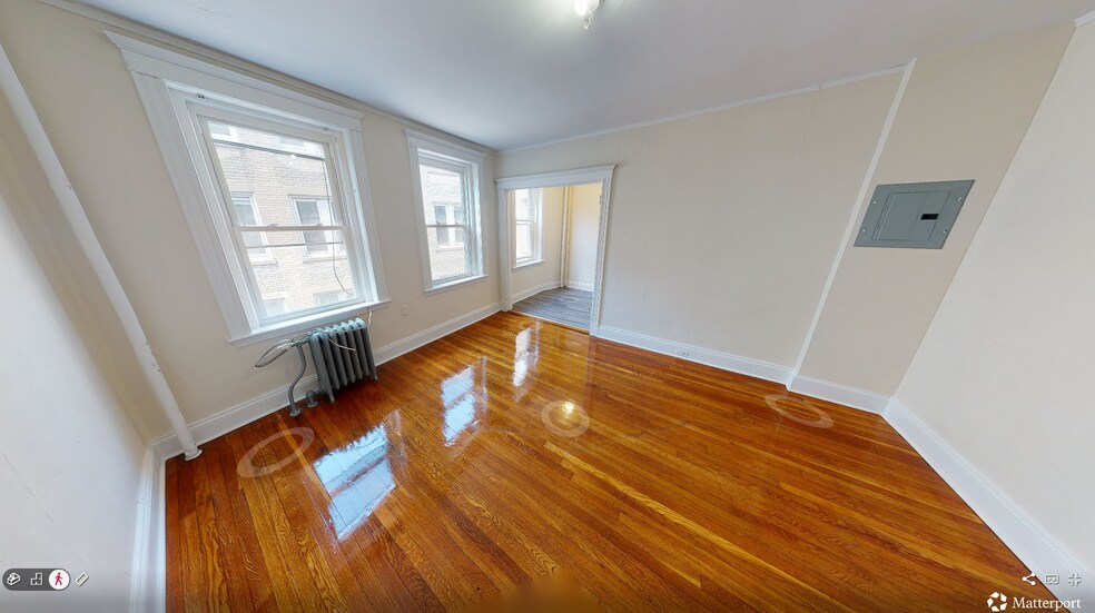 Building Photo - 425 Park Dr
