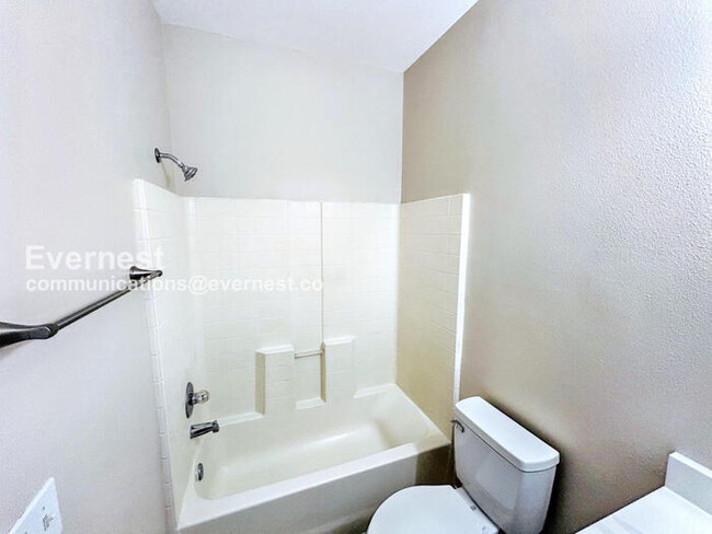 Building Photo - 16351 Swan View Cir