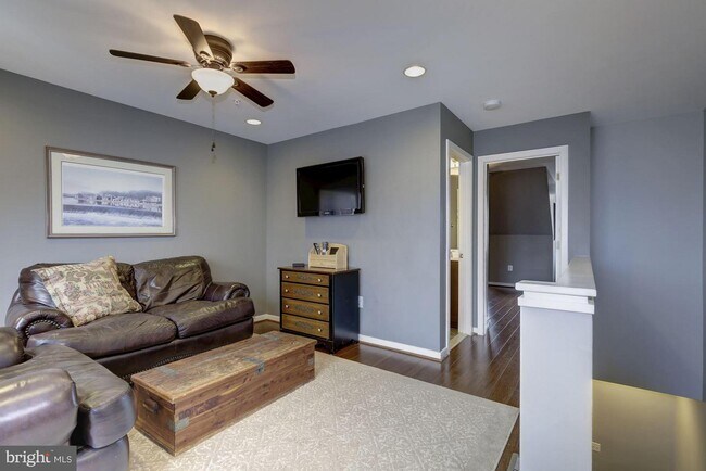 Building Photo - 930 N Columbus St