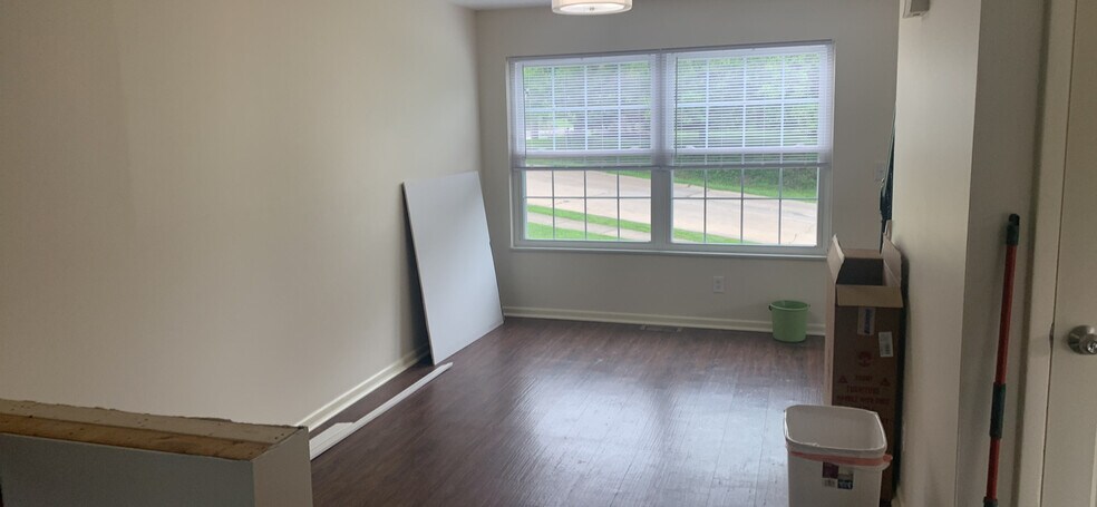 Building Photo - 16 Kyles Ln