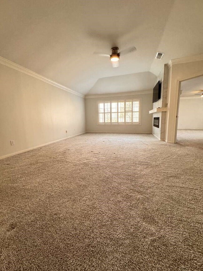 Building Photo - 1901 Potomac Dr