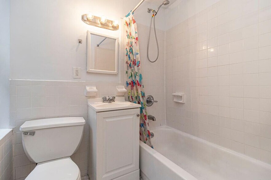 Building Photo - 329 E 94th St