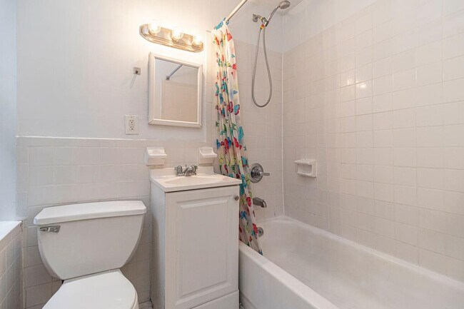 Building Photo - 329 E 94th St