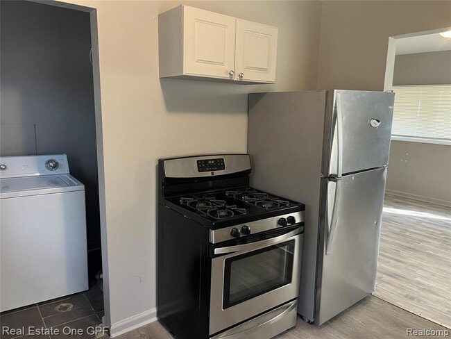 Building Photo - 21431 La Salle Blvd