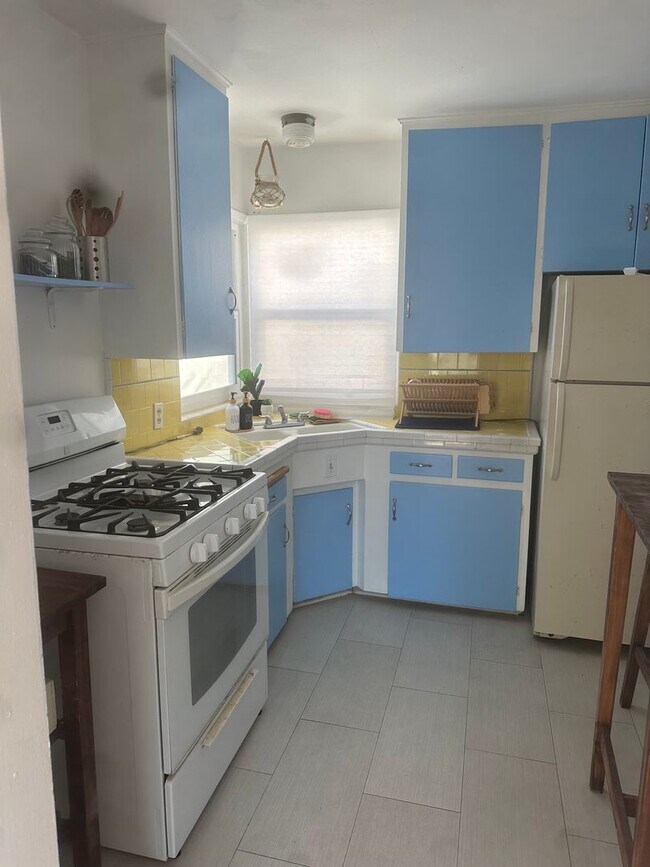 Building Photo - 731-33.5 Beryl St